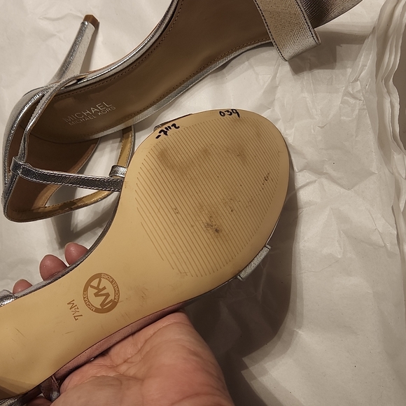 MICHAEL Michael Kors  Simone New Silver patent leather women's heels Size 7.5 - Picture 7 of 12